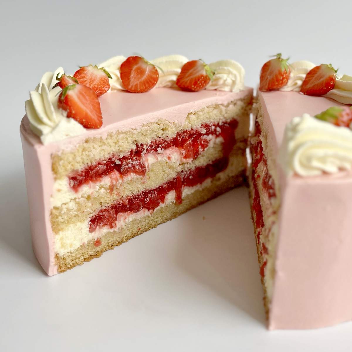 Vanilkový dort s jahodou