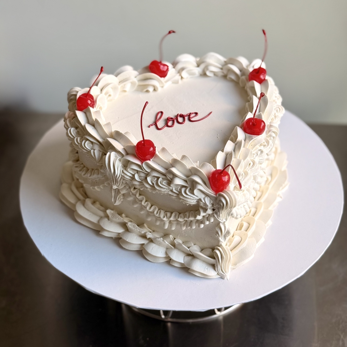 Dort s višní ve tvaru srdce (4-5 porcí)